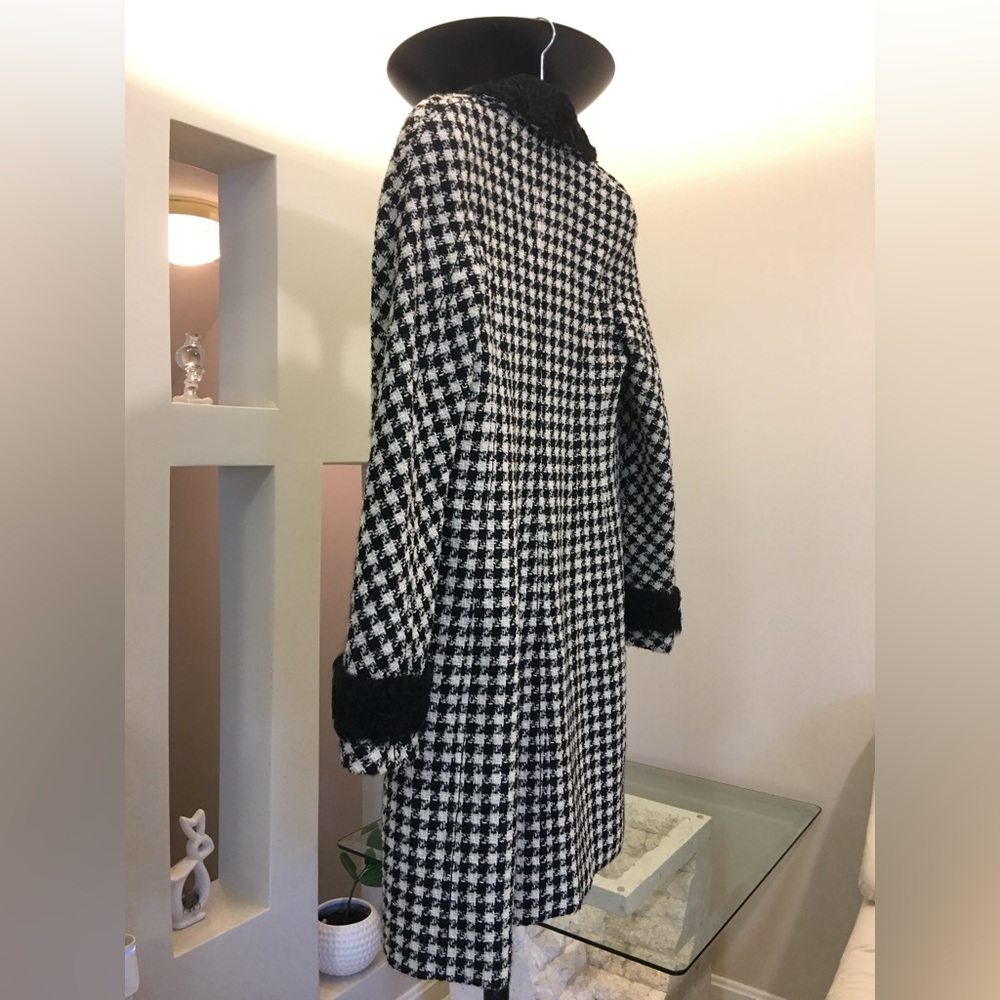 Authentic Christian Dior coat (Mid-length) with for trim.